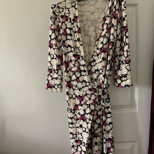Beautiful VINTAGE  WRAP Diane Von Furtsenberg